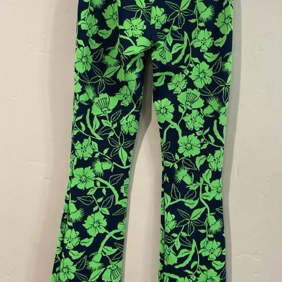 NWT Zara Blue/Green Patterned
Jacquard Pull On Flare Trousers
Pants Sz Medium - Picture 4 of 7